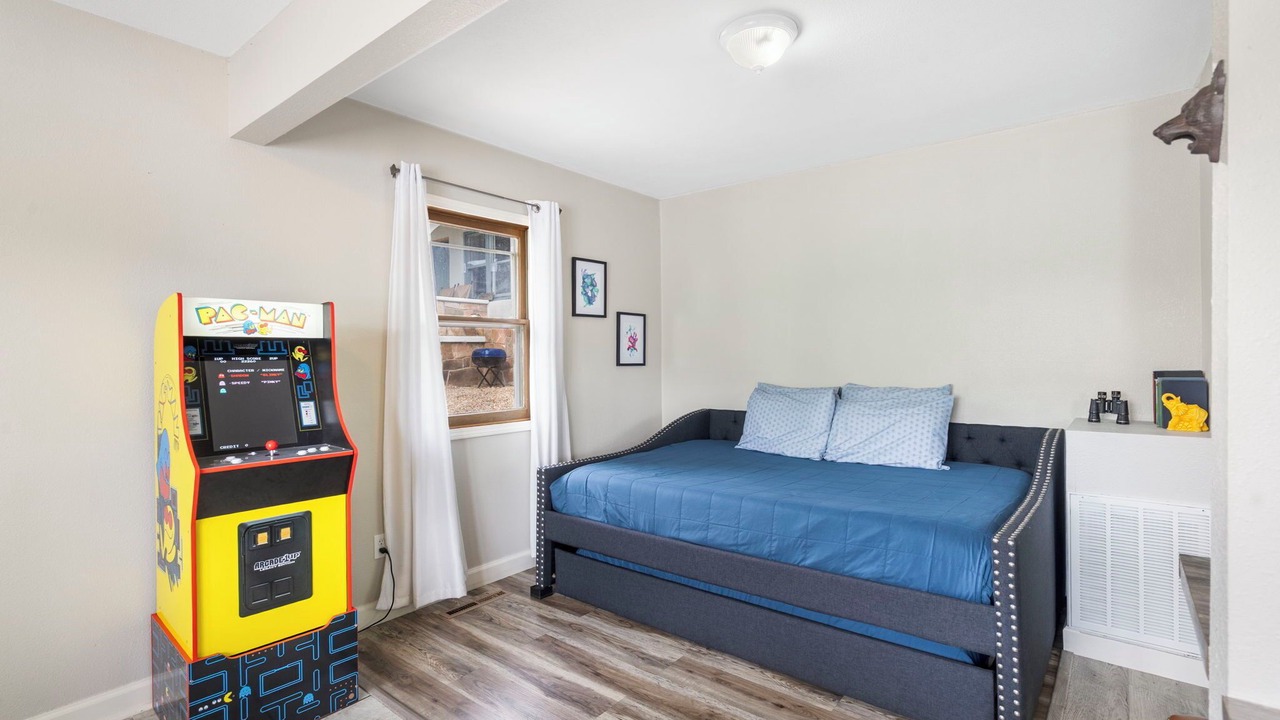 Photo of Bedroom in Rockaway Beach