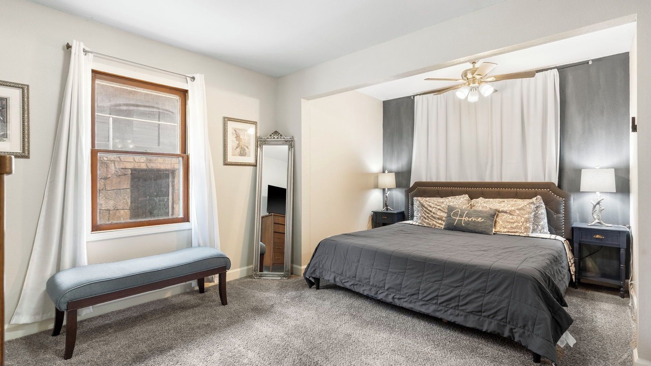 Photo of Bedroom in Rockaway Beach