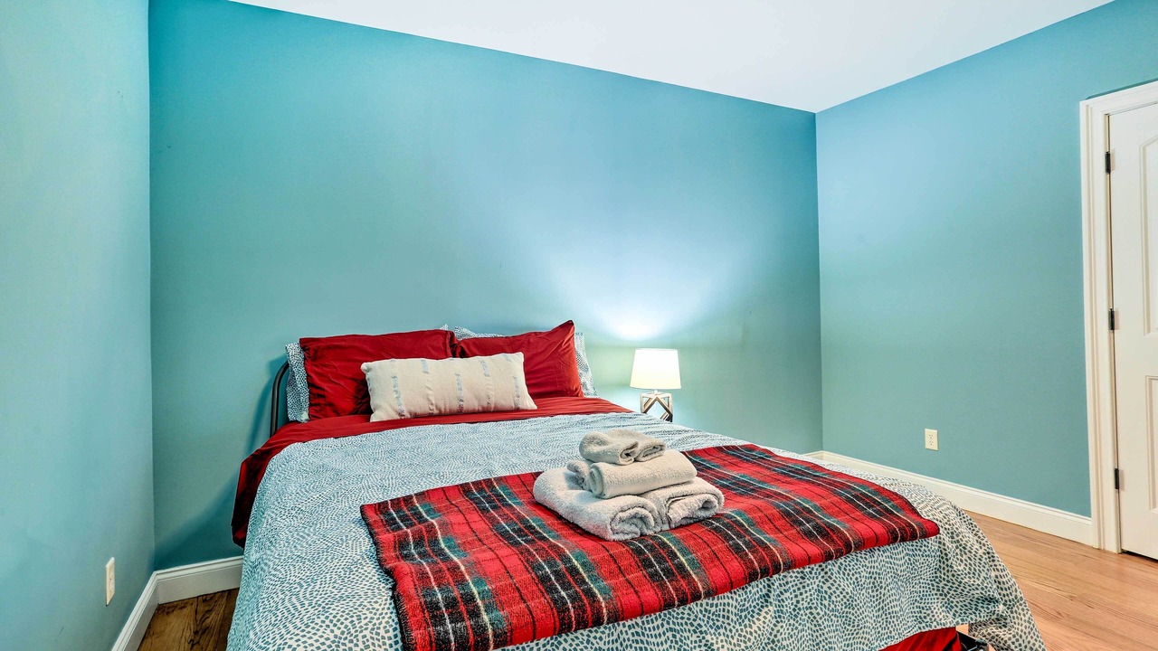 Photo of Bedroom in Haskell