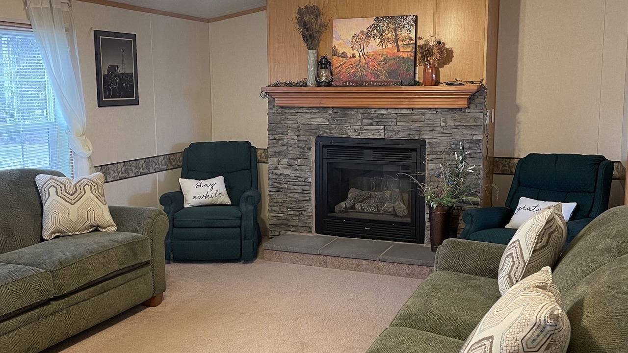 Photo of Livingroom in Town of Benton