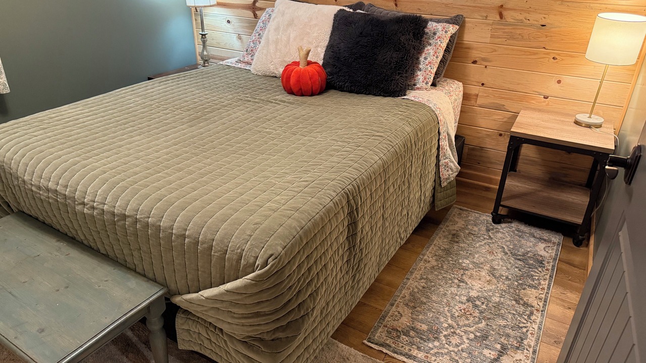 Photo of Bedroom in Knik-Fairview