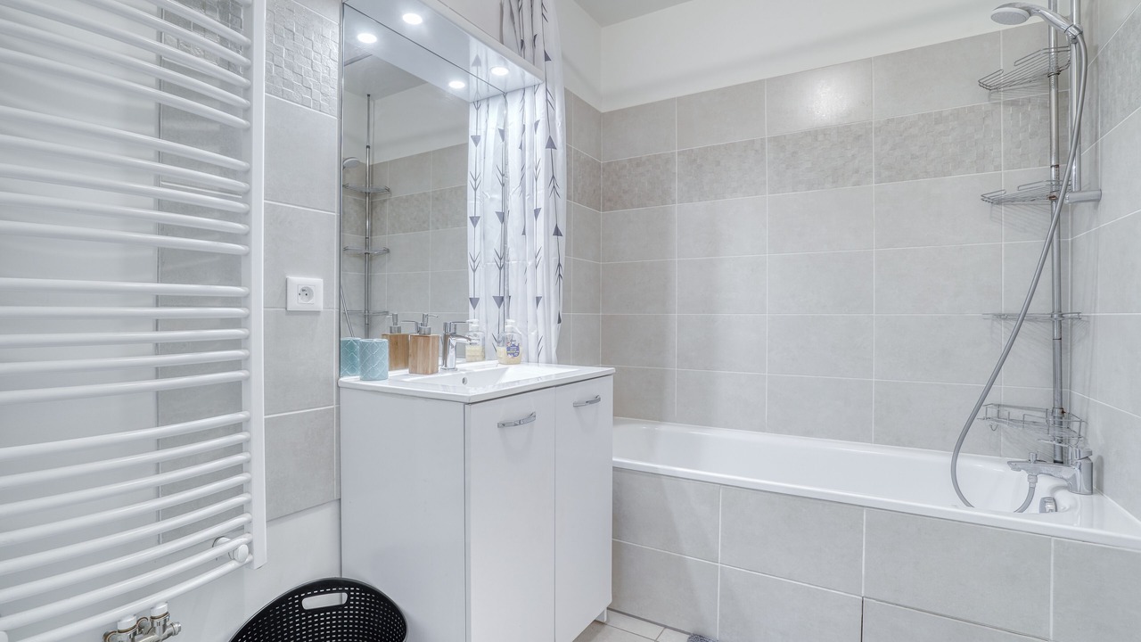 Photo of Bathroom in Clamart