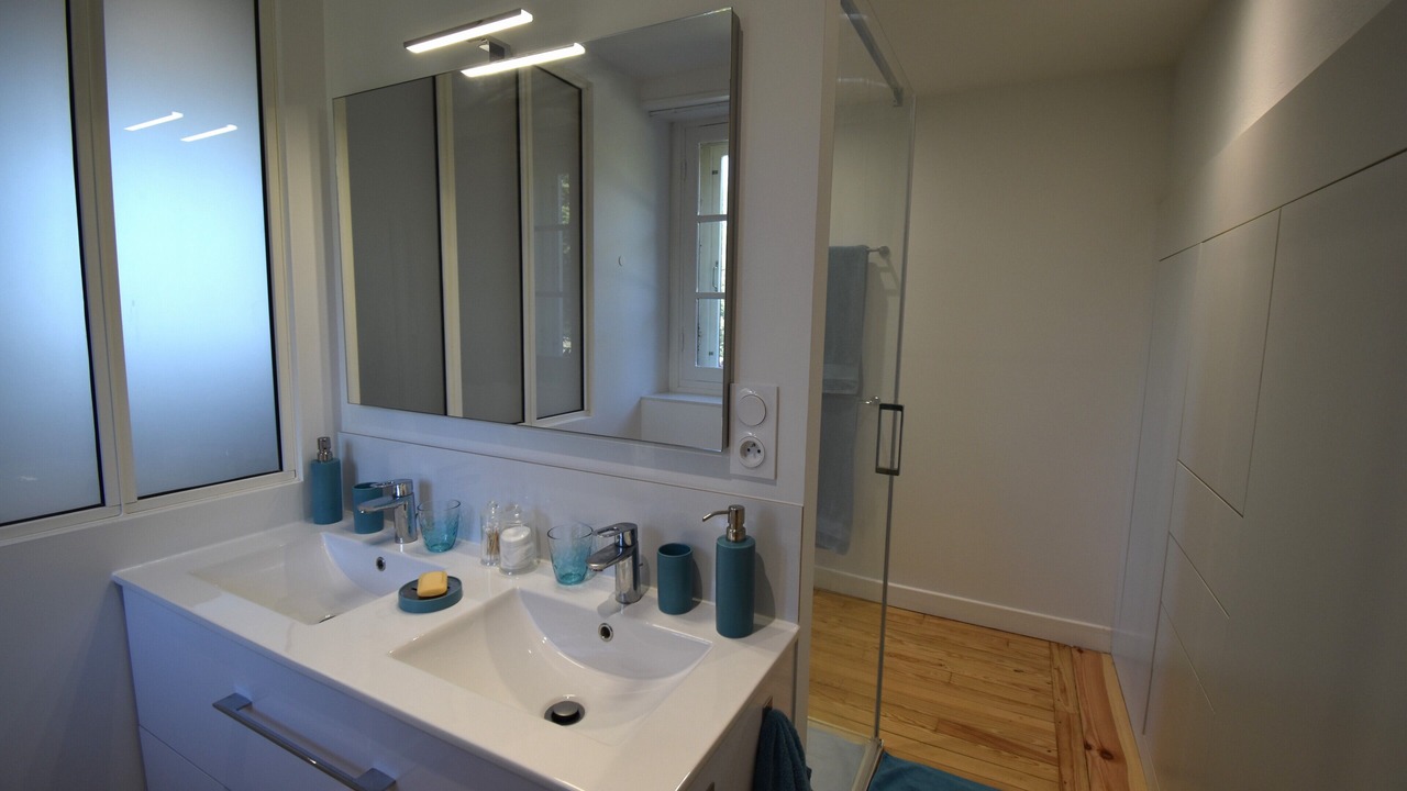 Photo of Bathroom in Saint-Laurent-la-Vallee