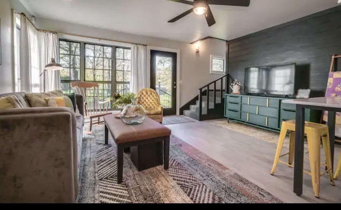 Photo of Livingroom in Broken Arrow