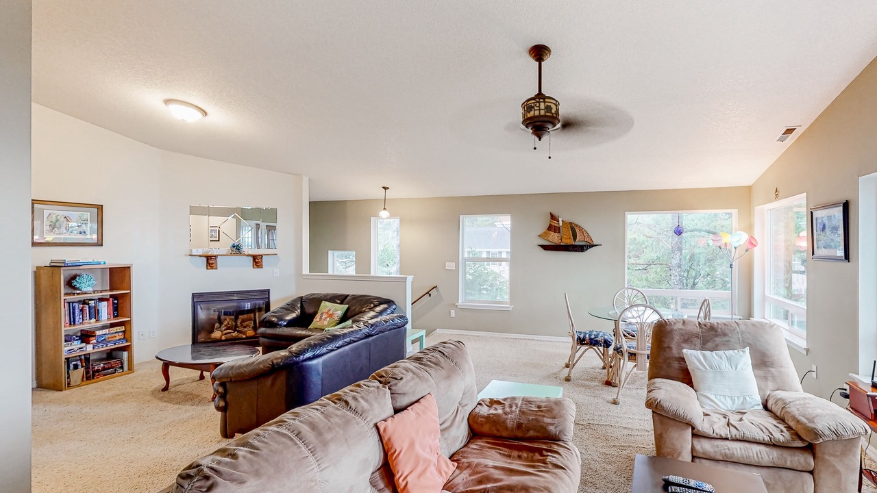 Photo of Livingroom in Agate Beach