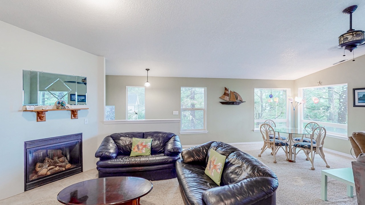 Photo of Livingroom in Agate Beach
