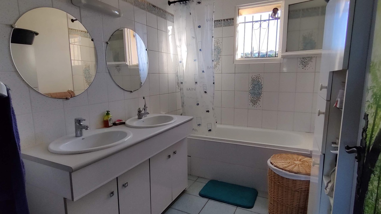 Photo of Bathroom in Teyran
