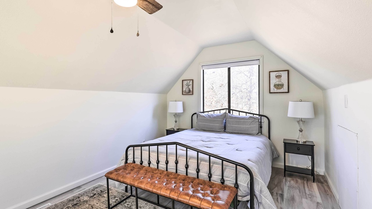 Photo of Bedroom in Grove