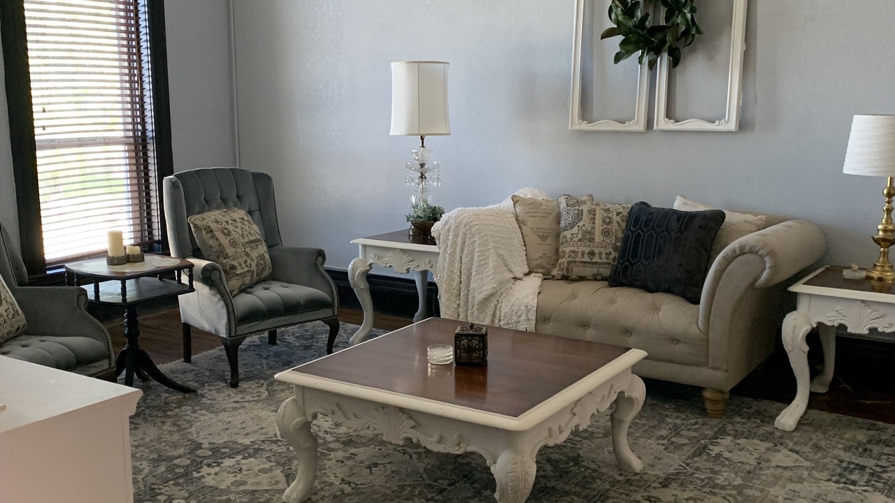 Photo of Livingroom in Hillsboro