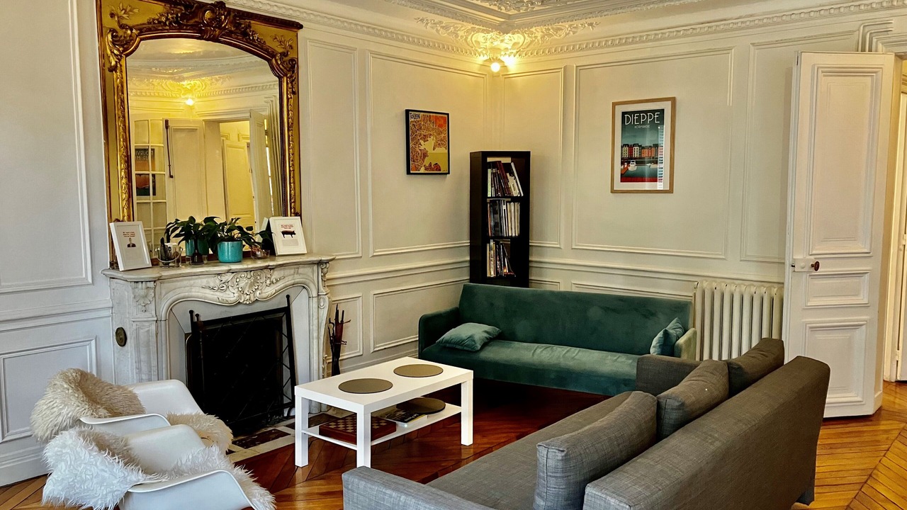Photo of Livingroom in 18th Arrondissement