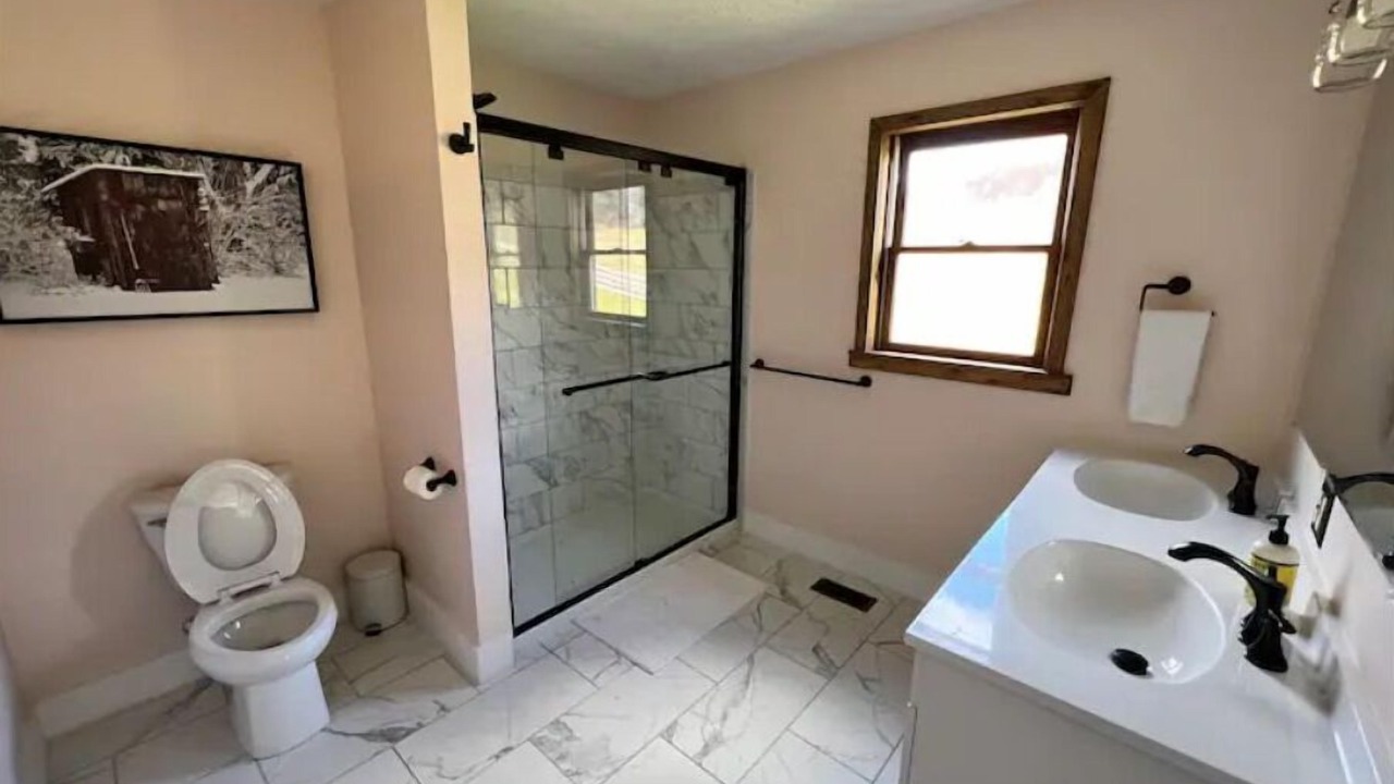 Photo of Bathroom in Edray