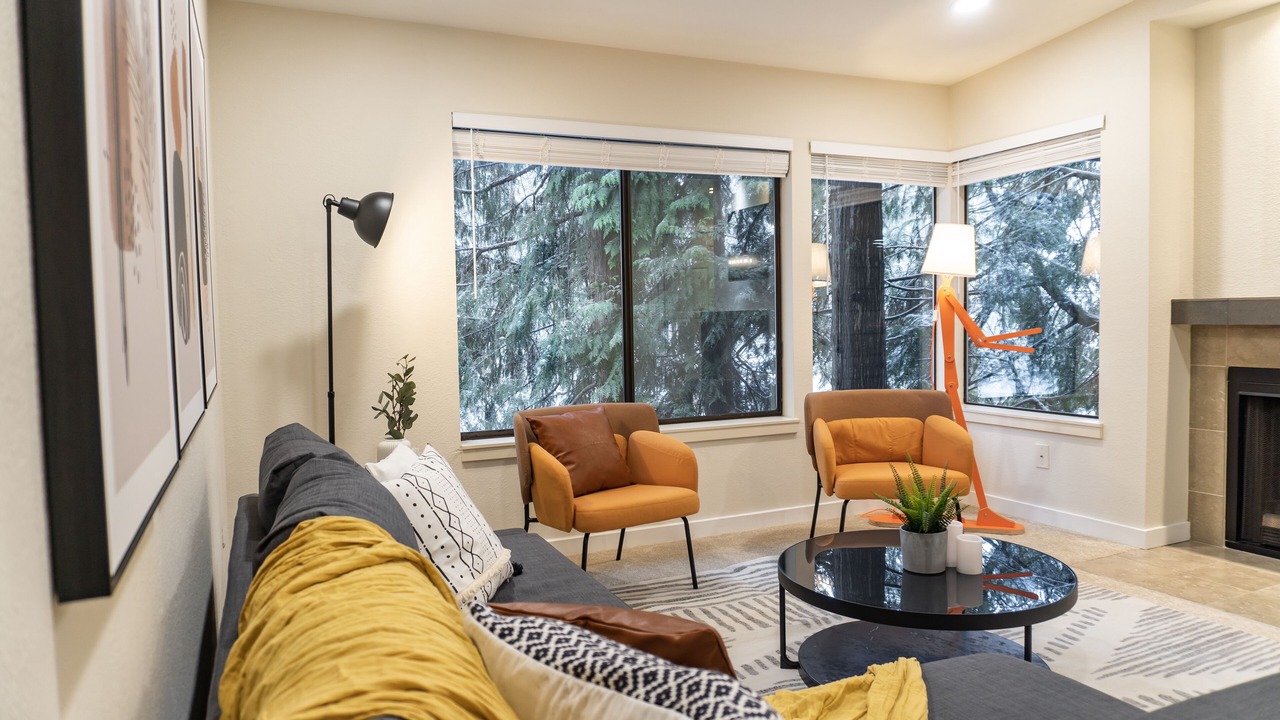 Photo of Livingroom in Northwest Bellevue
