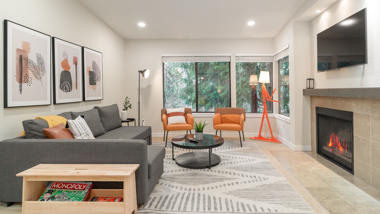 Photo of Livingroom in Northwest Bellevue