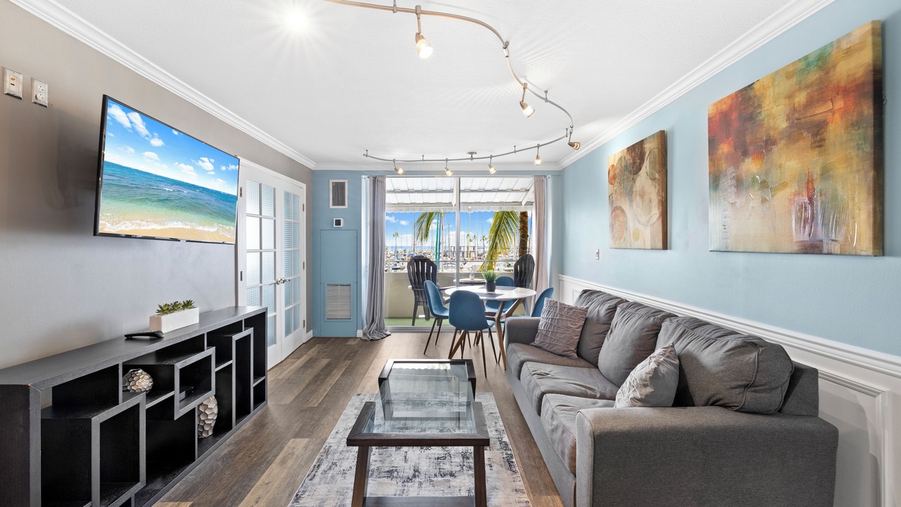 Photo of Livingroom in Waikiki