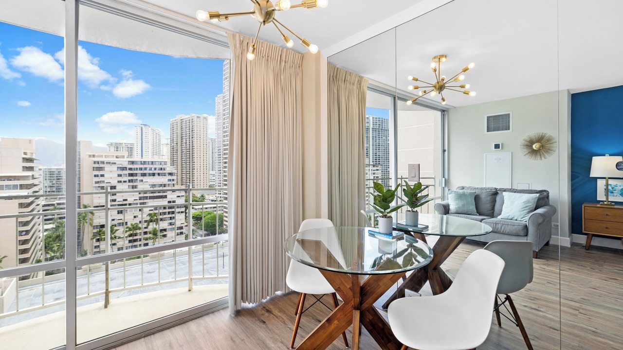 Photo of Livingroom in Waikiki