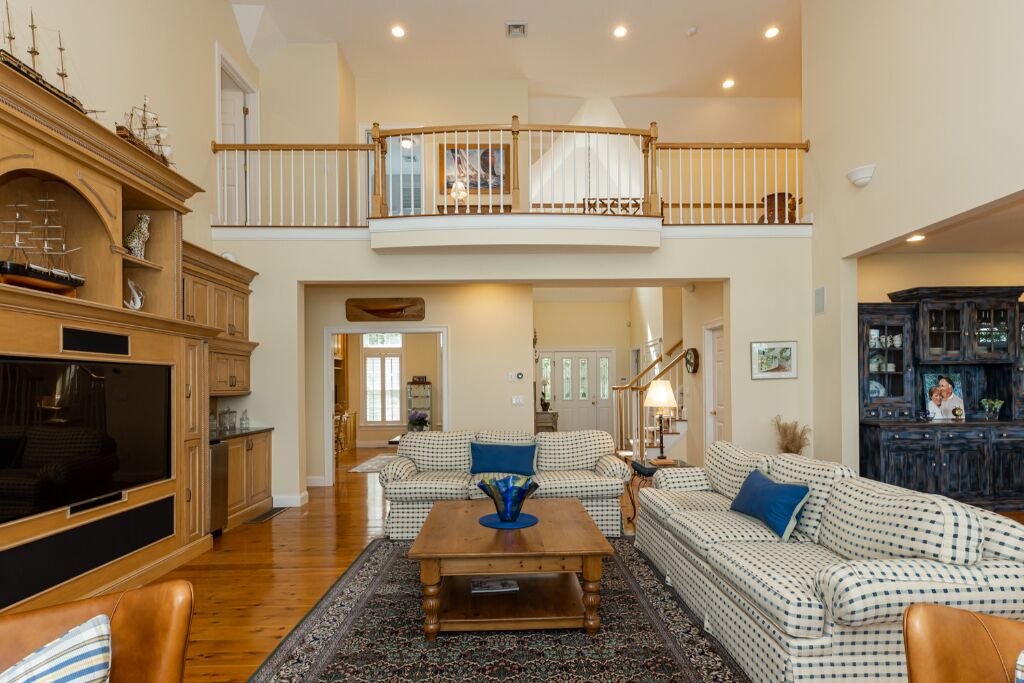 Photo of Livingroom in Little Neck Bay