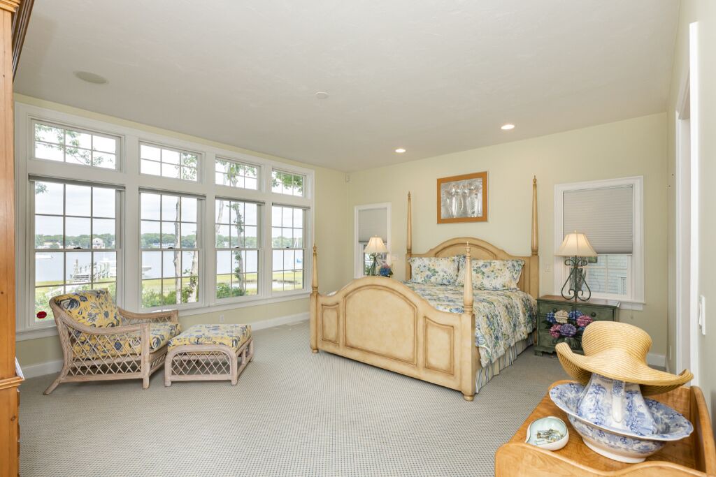 Photo of Bedroom in Little Neck Bay