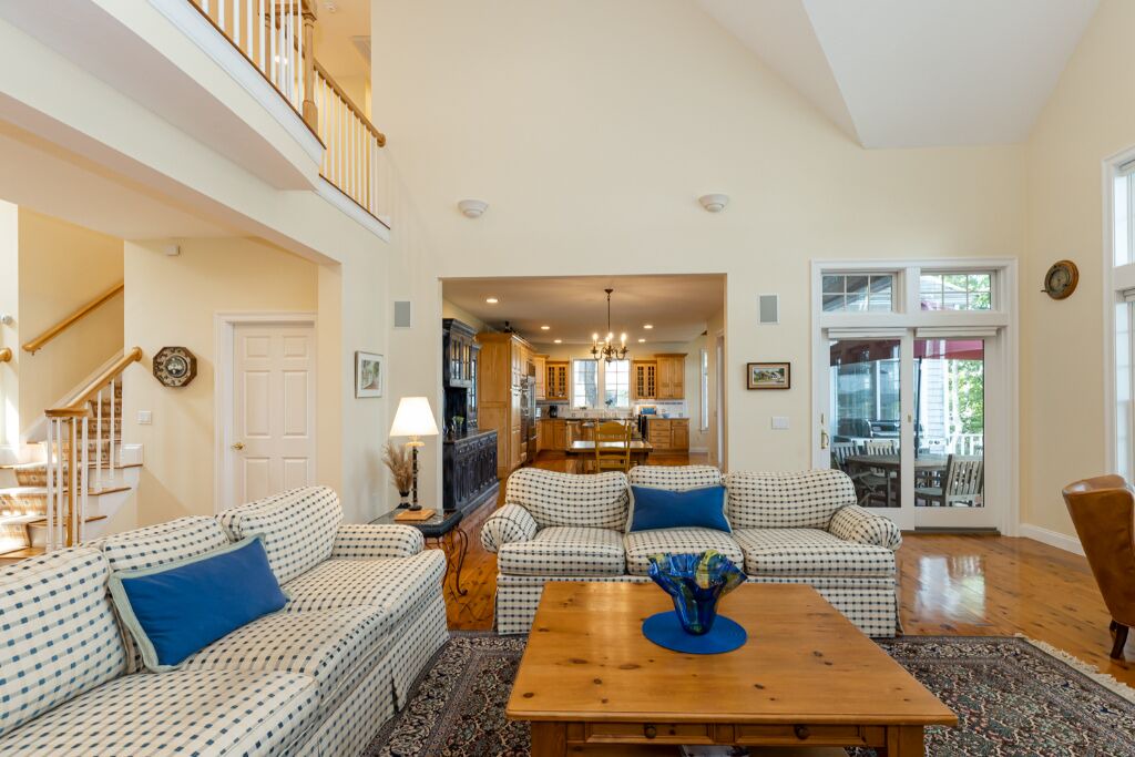 Photo of Livingroom in Little Neck Bay