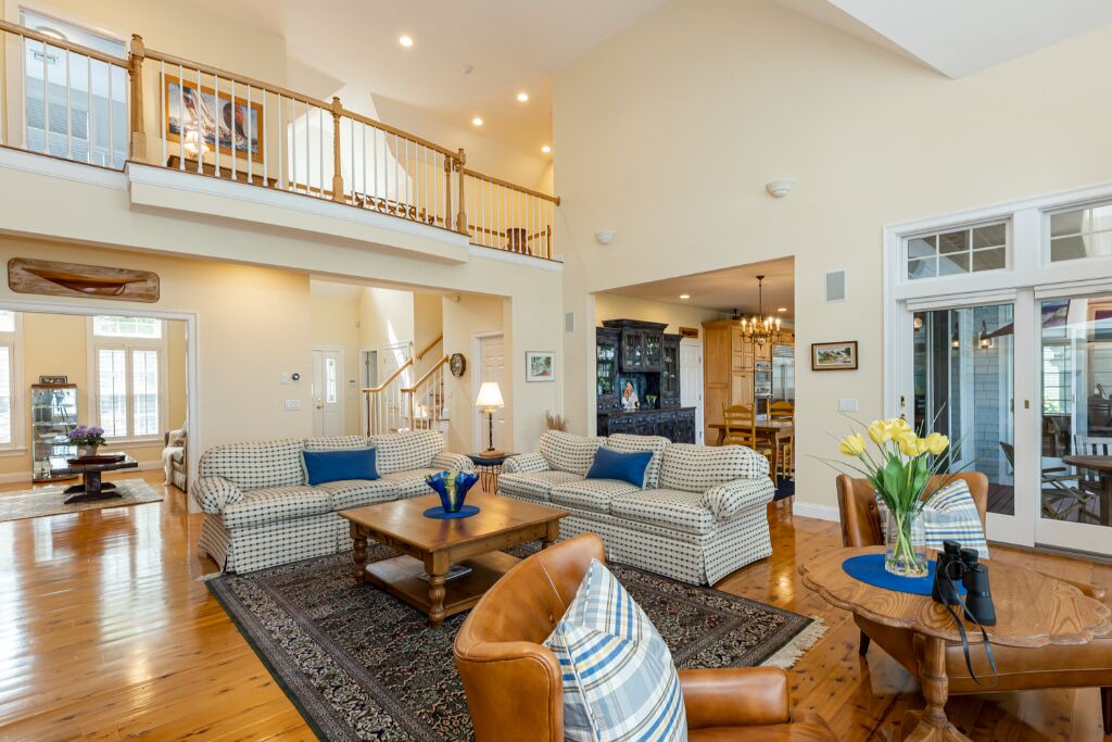Photo of Livingroom in Little Neck Bay