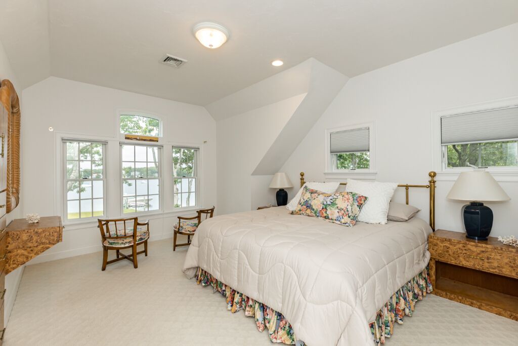 Photo of Bedroom in Little Neck Bay