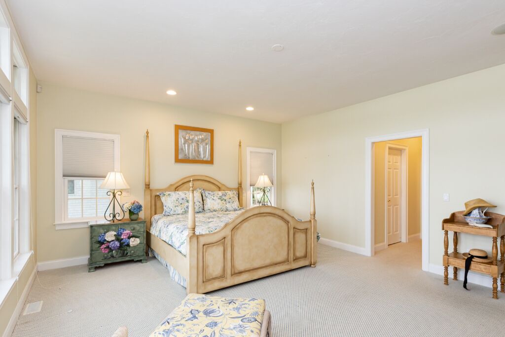 Photo of Bedroom in Little Neck Bay