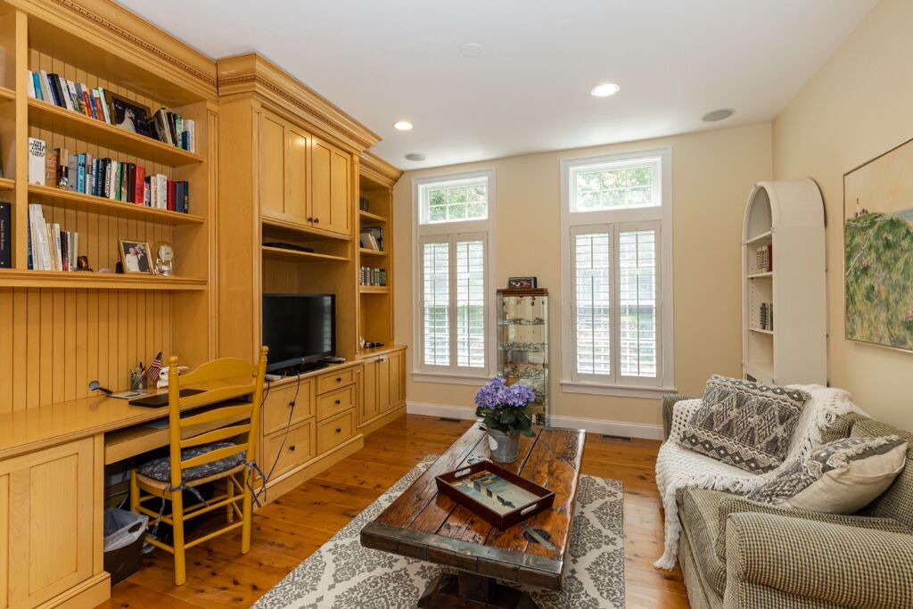 Photo of Livingroom in Little Neck Bay