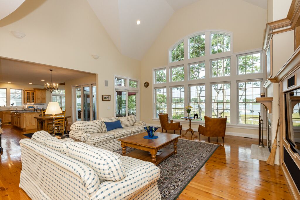 Photo of Livingroom in Little Neck Bay