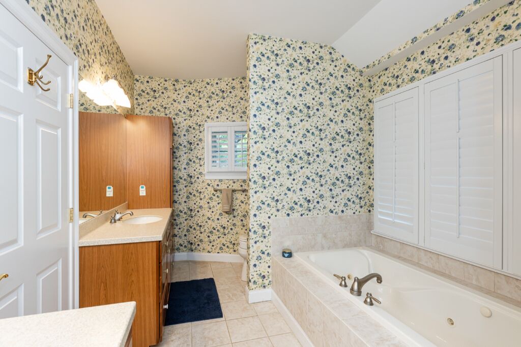 Photo of Bathroom in Little Neck Bay
