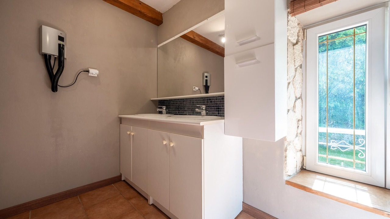 Photo of Bathroom in Escles