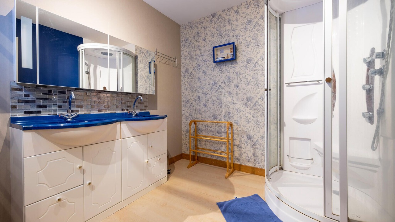 Photo of Bathroom in Escles