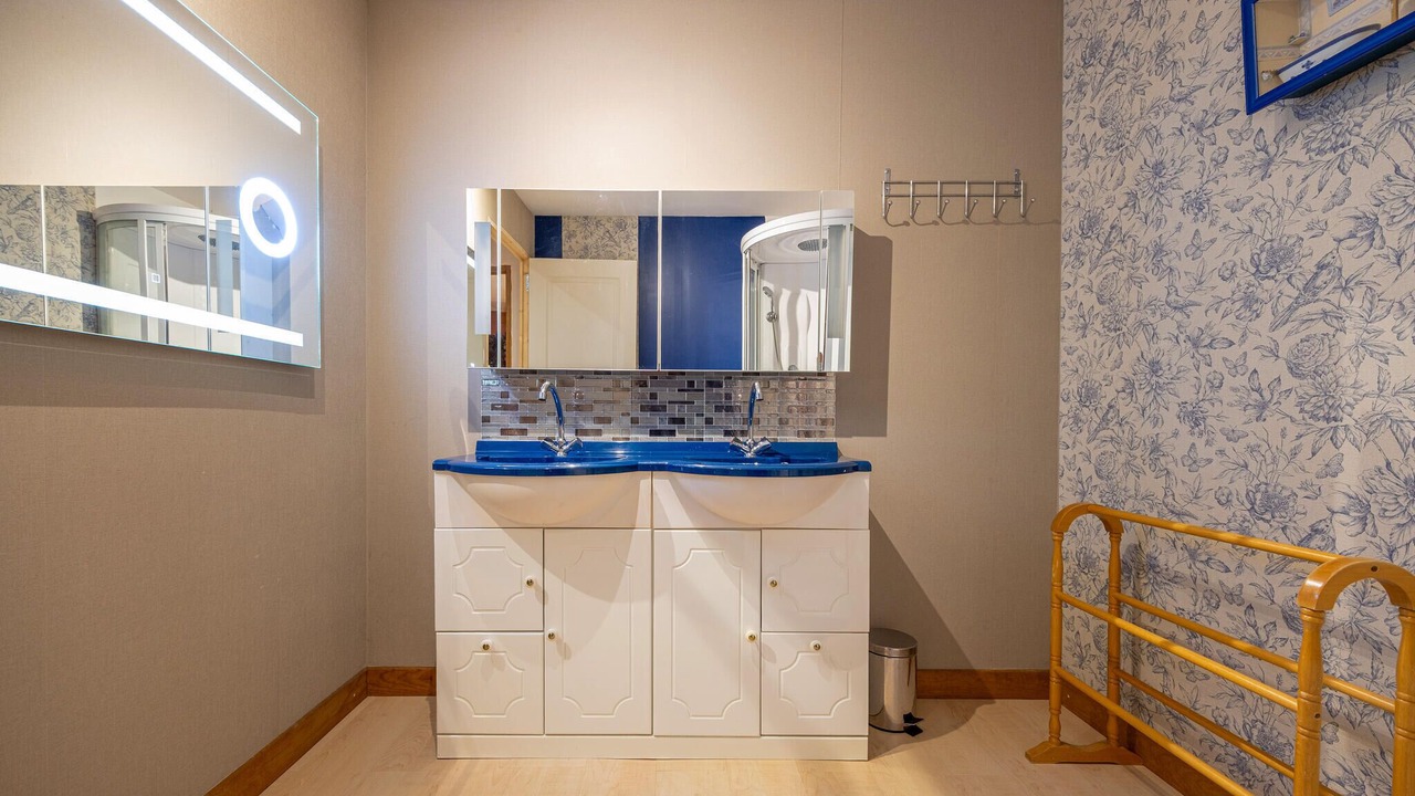 Photo of Bathroom in Escles