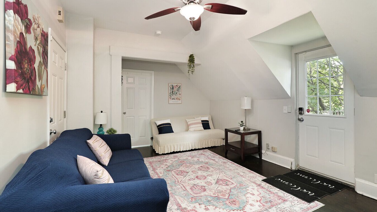 Photo of Livingroom in Lakeview