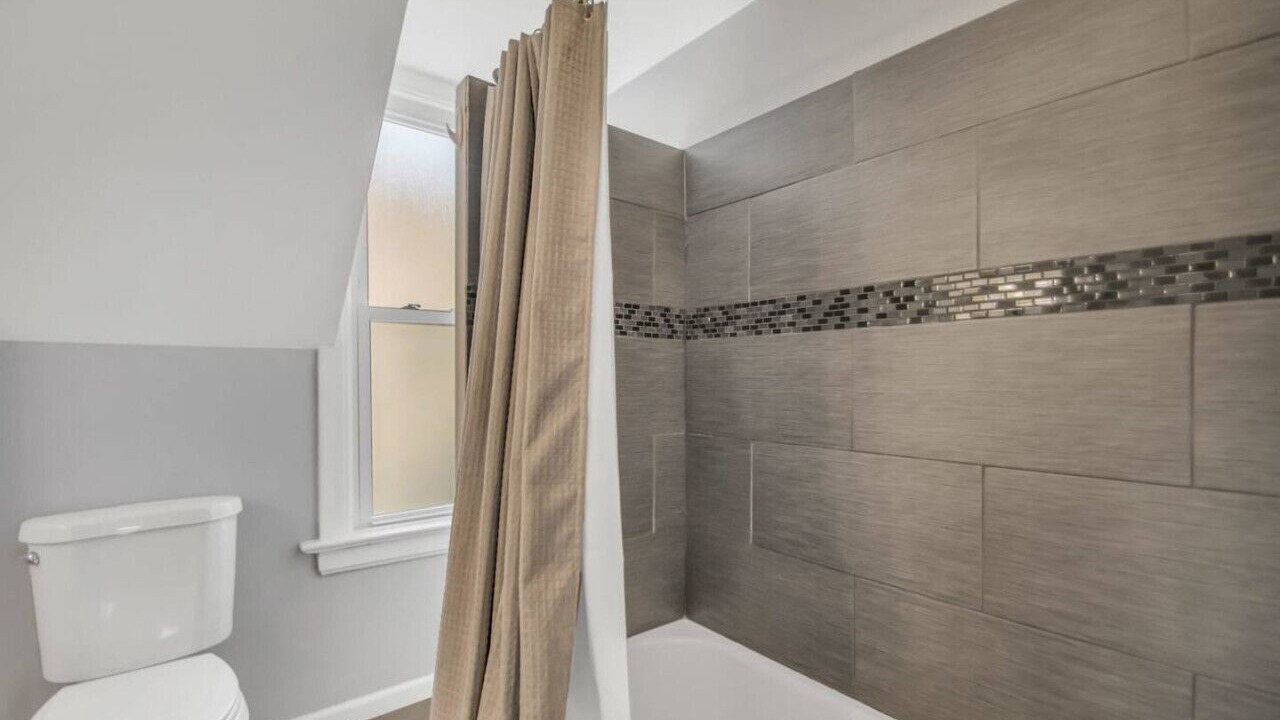 Photo of Bathroom in Lakeview