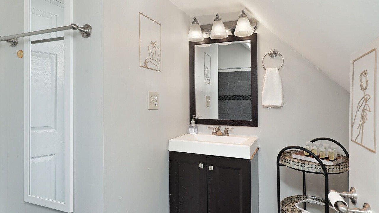Photo of Bathroom in Lakeview