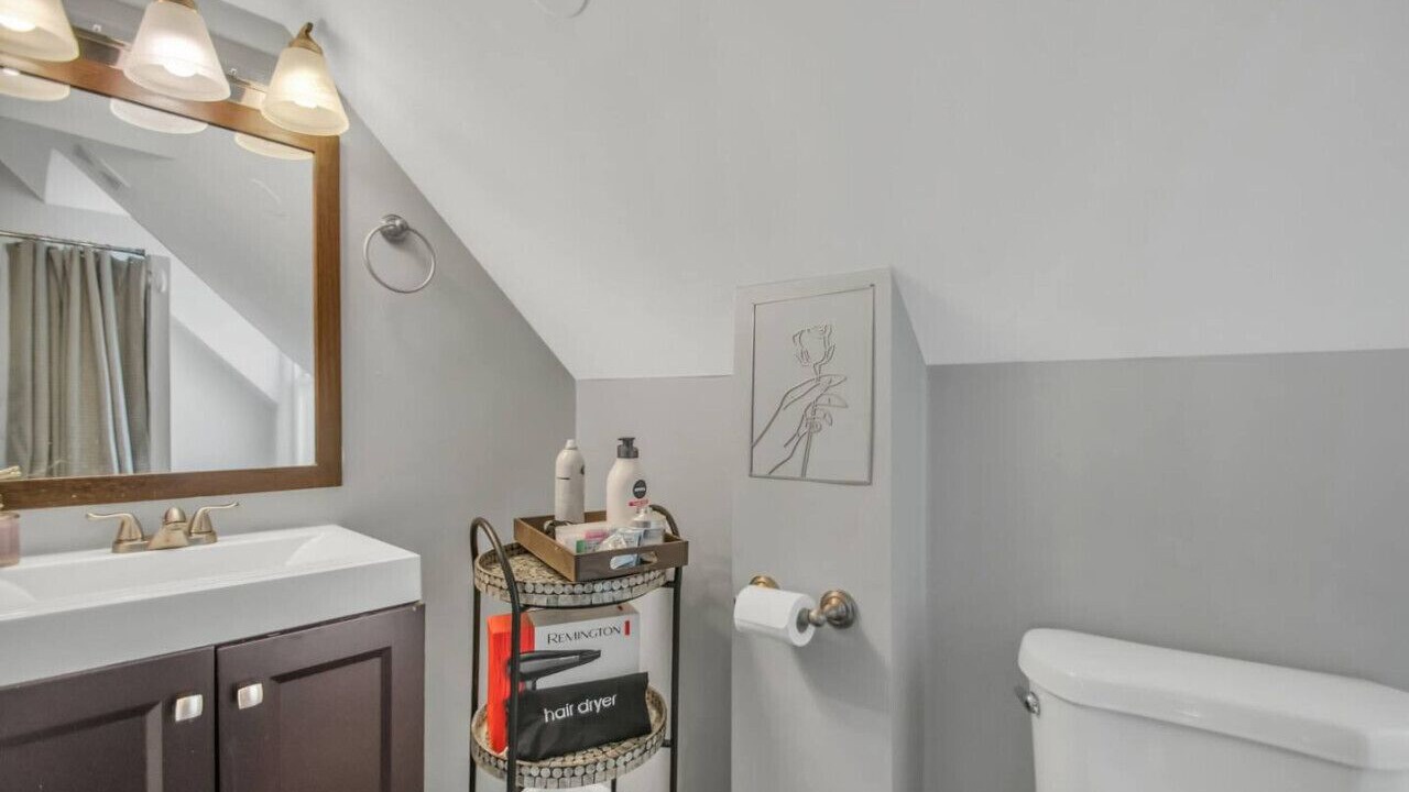 Photo of Bathroom in Lakeview
