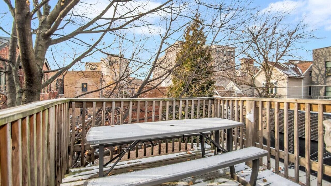 Photo of Outdoor in Lakeview