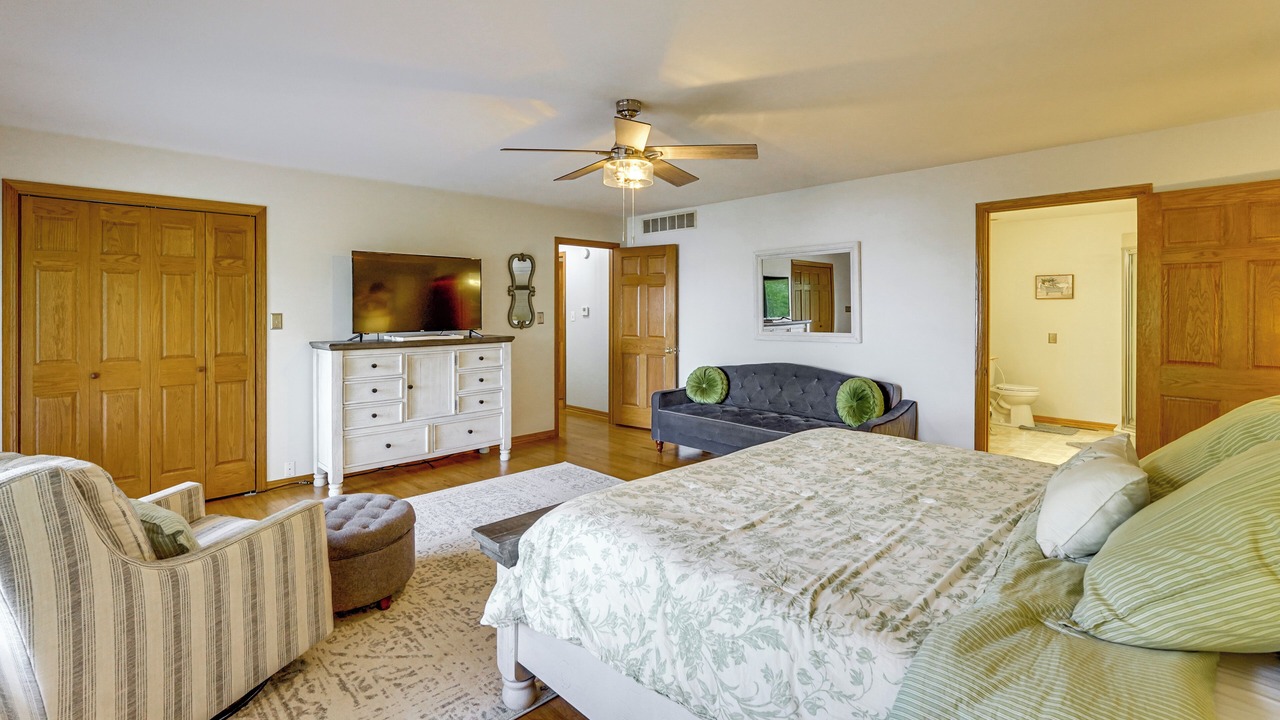 Photo of Bedroom in Grove