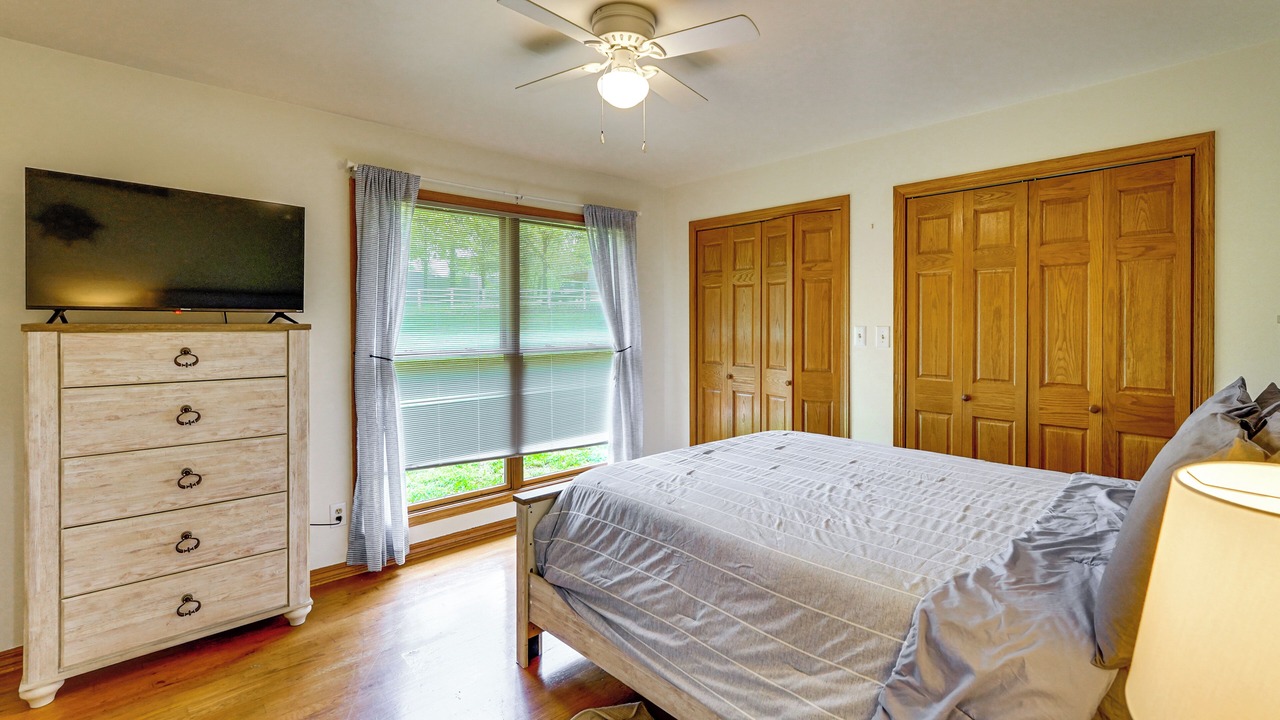 Photo of Bedroom in Grove