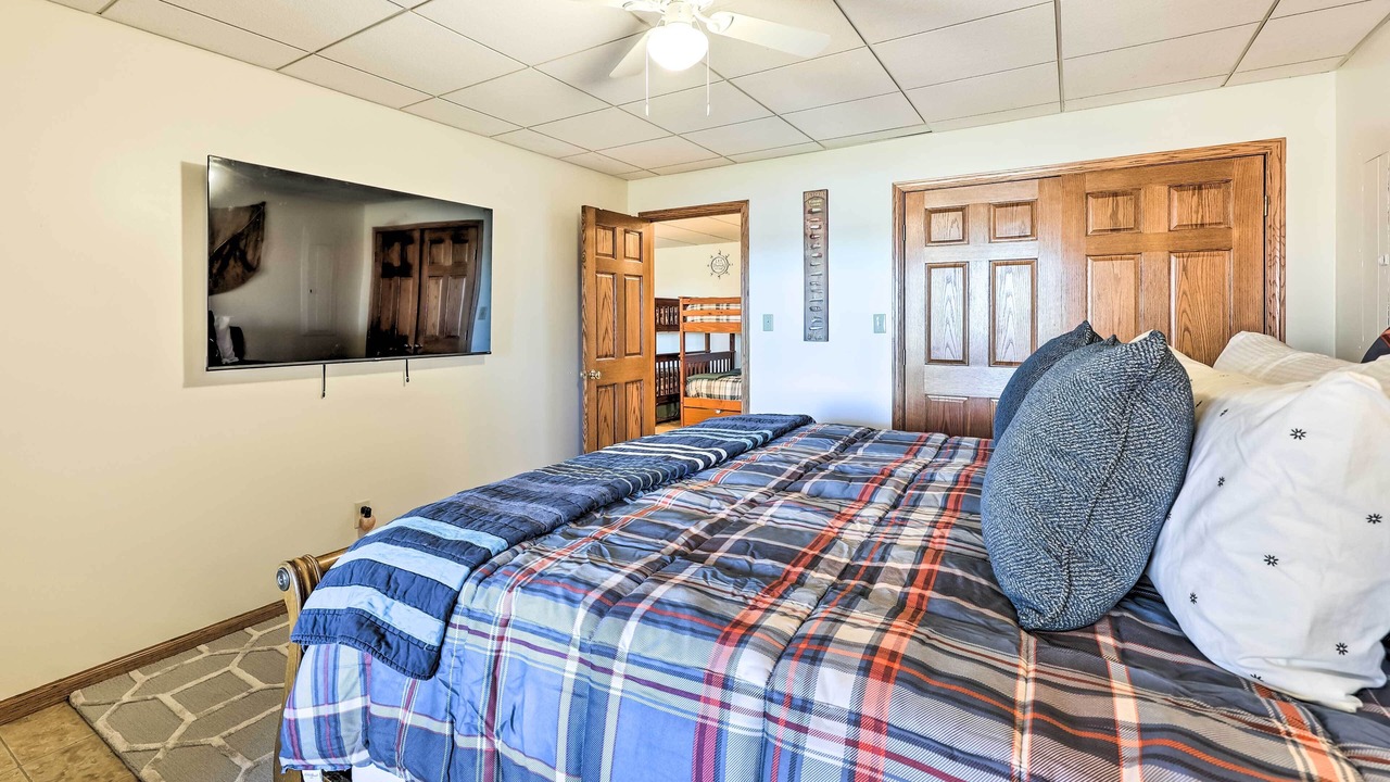 Photo of Bedroom in Grove