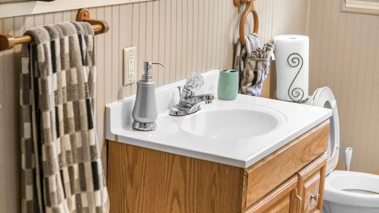 Photo of Bathroom in Groves