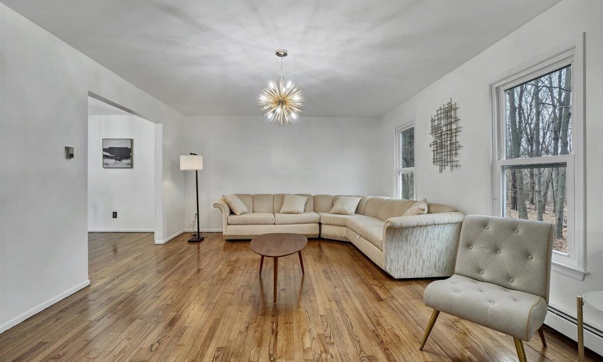 Photo of Livingroom in South Blooming Grove