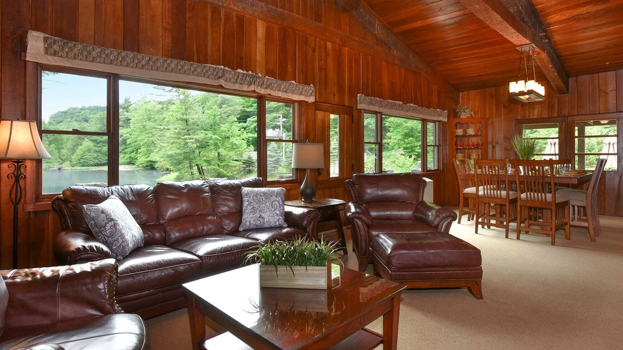 Photo of Livingroom in Seven Springs