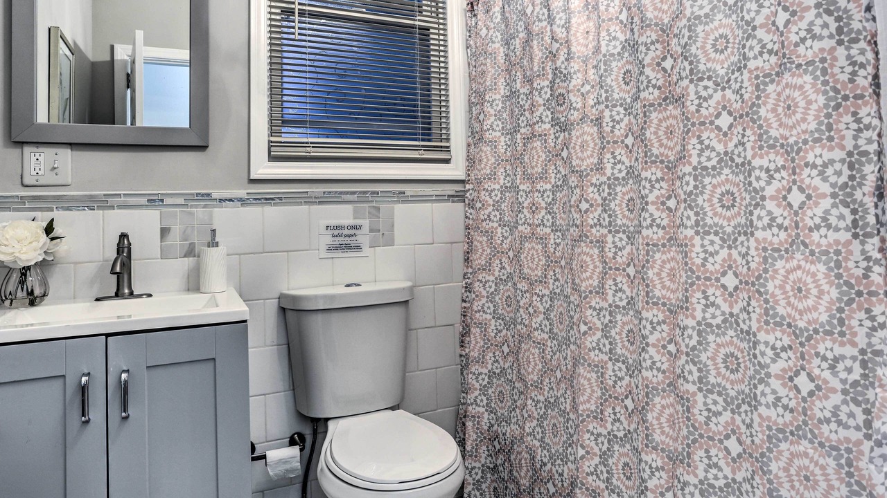 Photo of Bathroom in Weequahic