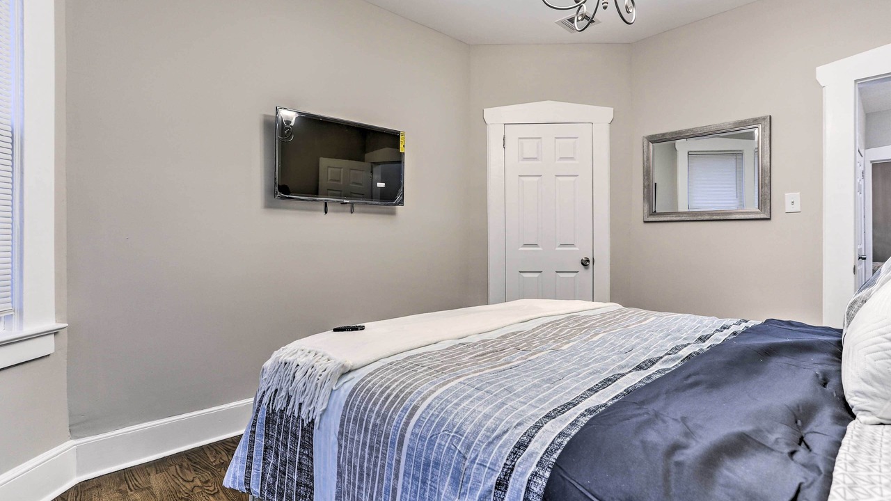 Photo of Bedroom in Weequahic