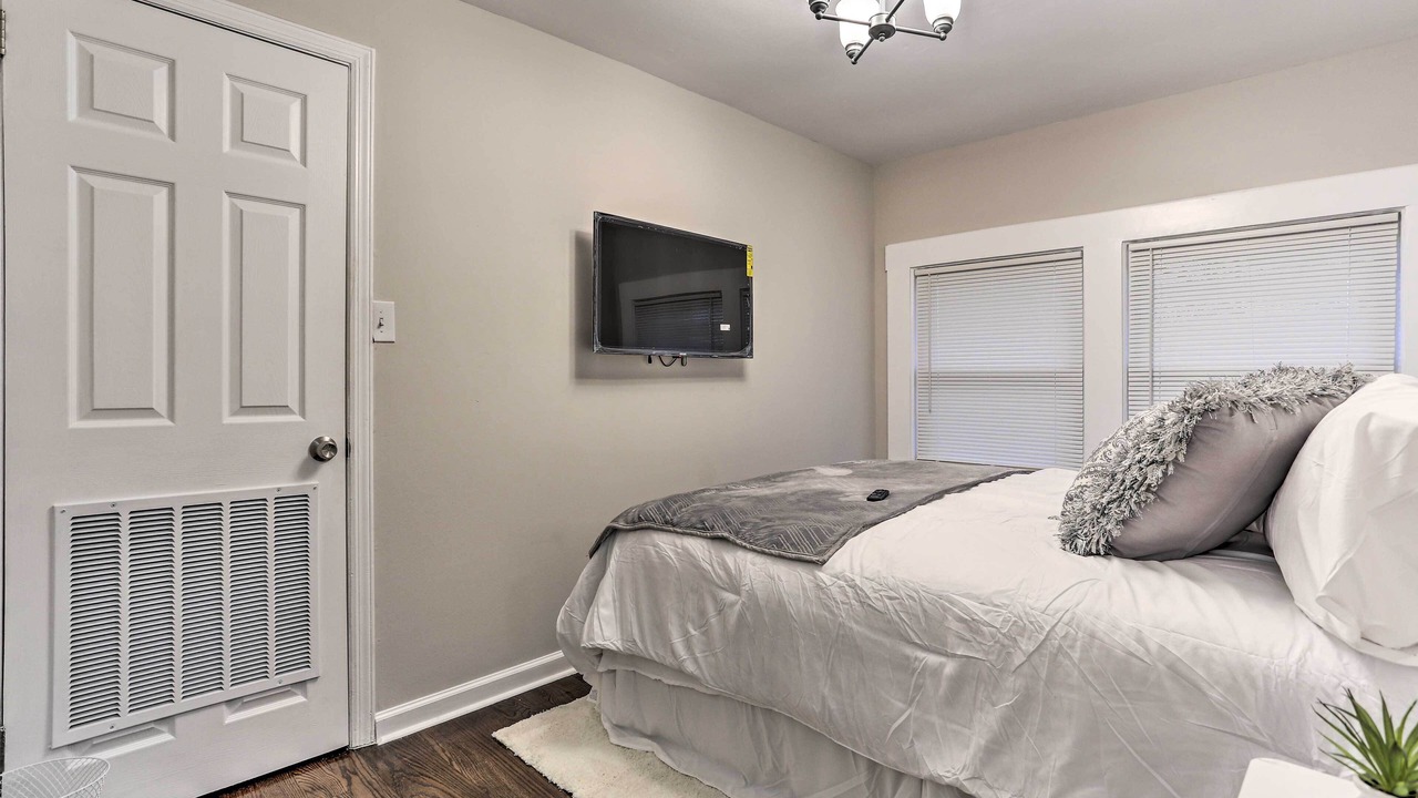 Photo of Bedroom in Weequahic
