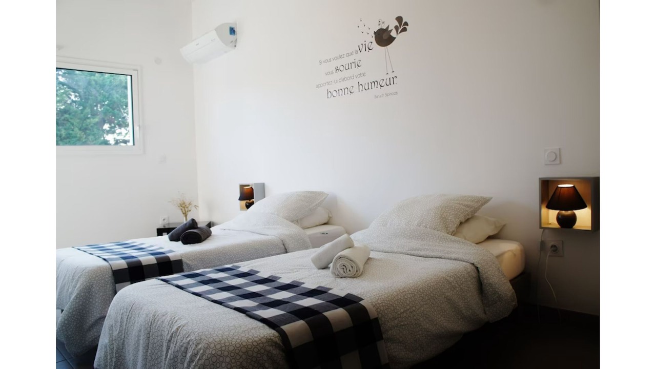 Photo of Bedroom in Messanges