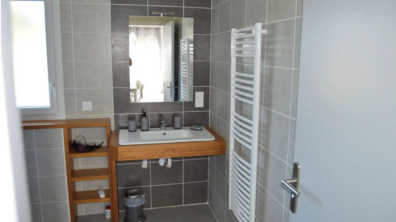 Photo of Bathroom in Messanges