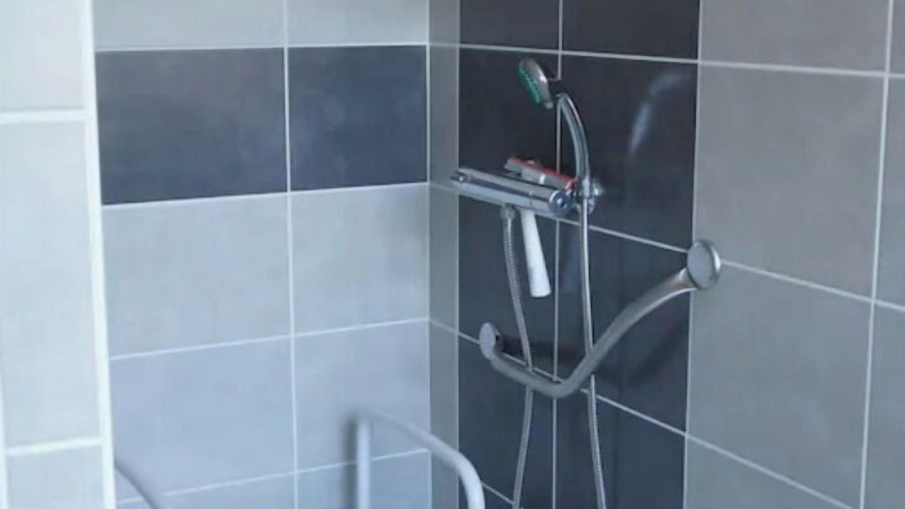 Photo of Bathroom in Messanges