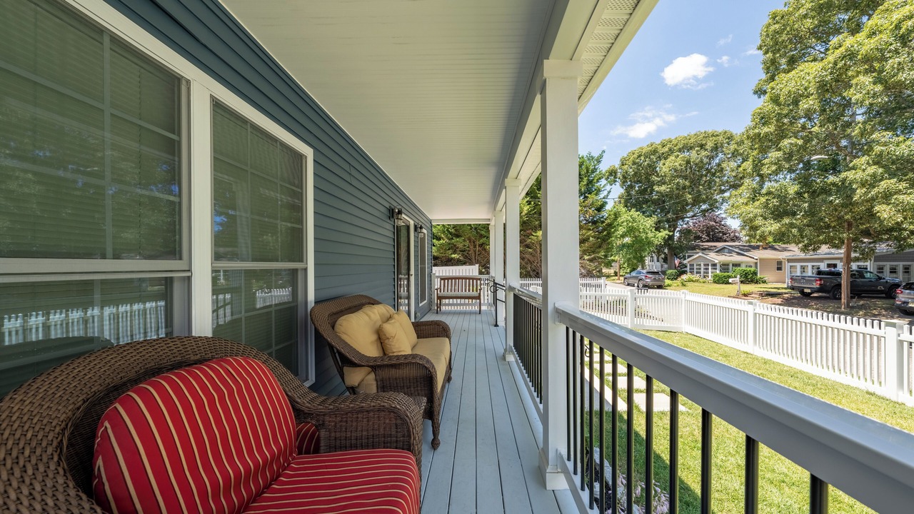 Photo of Patio Balcony in Town Bank