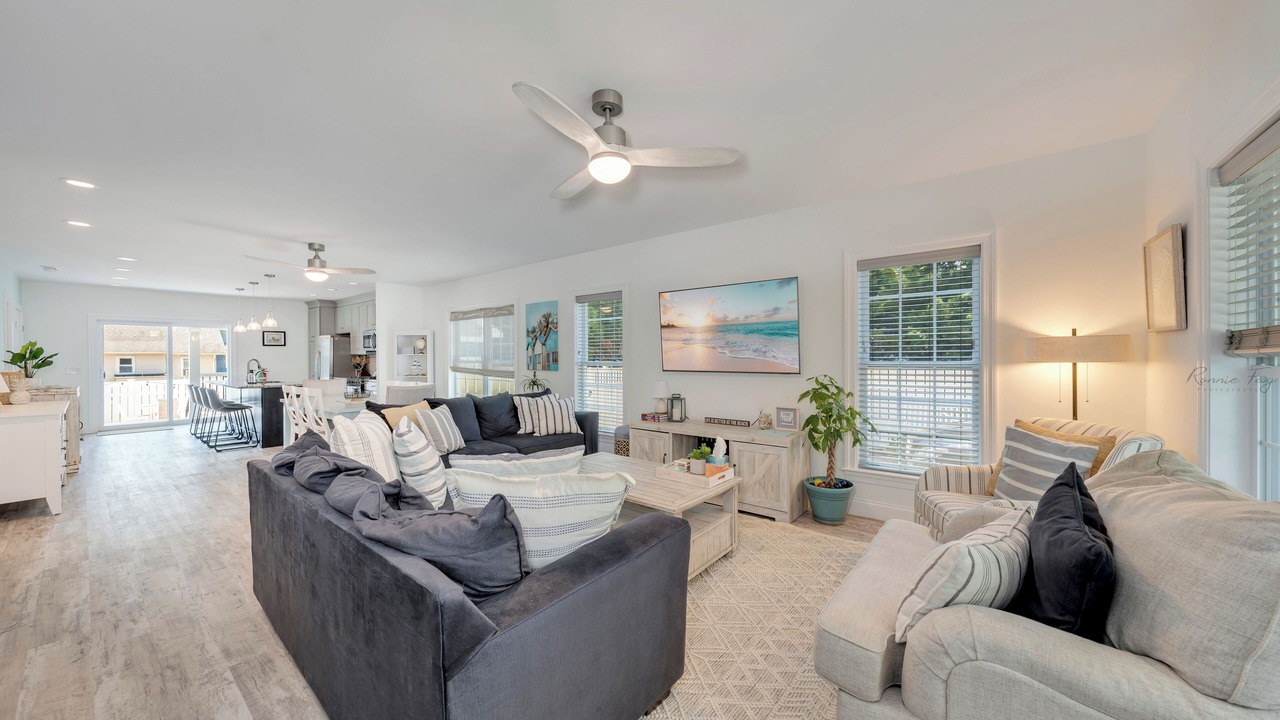 Photo of Livingroom in Town Bank